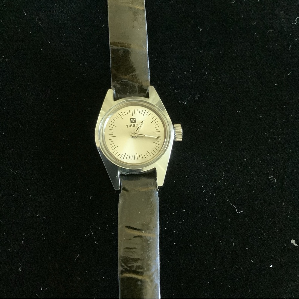 Vintage Tissot Women’s Tiny Watch-runs!